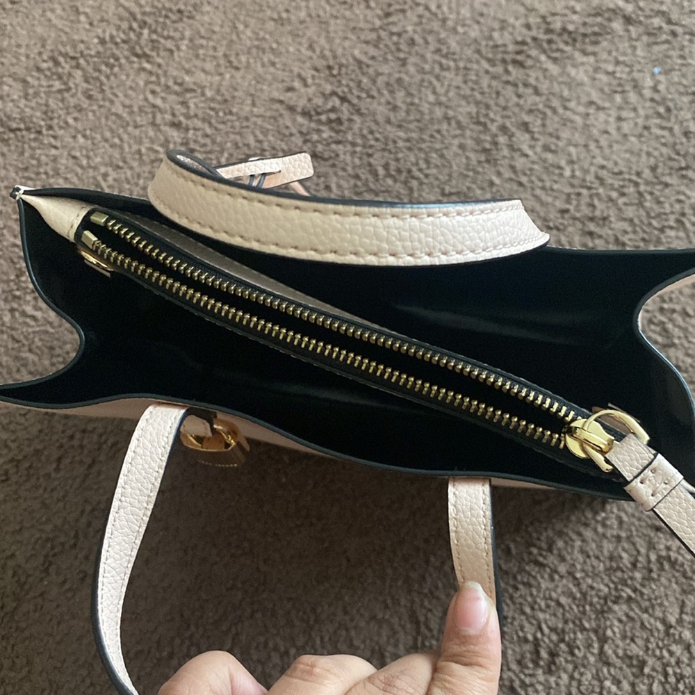 NWT- MARC JACOBS bag with strap and handle - Picture 8 of 11